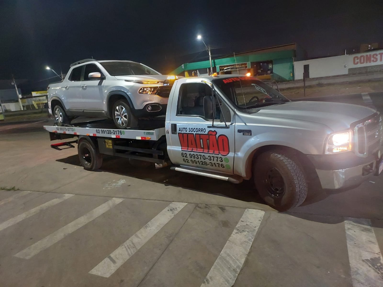 Transporte seguro de carros com guincho
